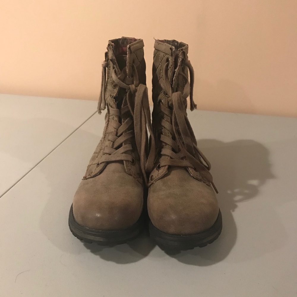 Quilted combat boots